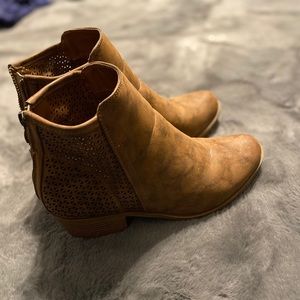 Amanda Blu brown booties